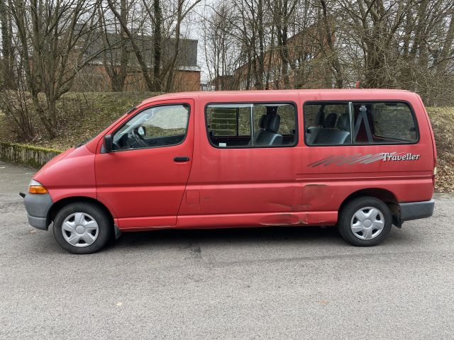 833914-4 Toyota Hiace, 2002, 142 hp