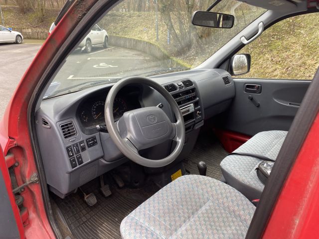 833914-11 Toyota Hiace, 2002, 142 hp