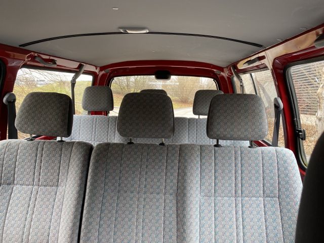 833914-12 Toyota Hiace, 2002, 142 hp