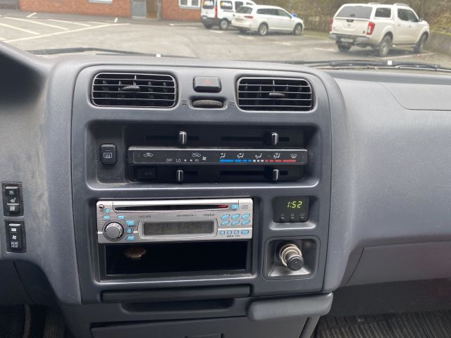 833914-16 Toyota Hiace, 2002, 142 hp