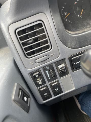 833914-17 Toyota Hiace, 2002, 142 hp