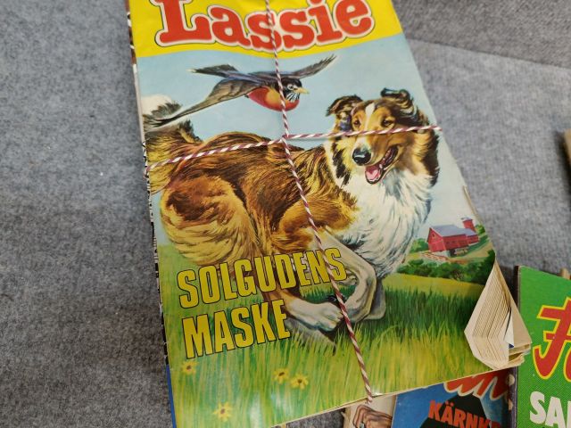 874347-3 Mixed comic books