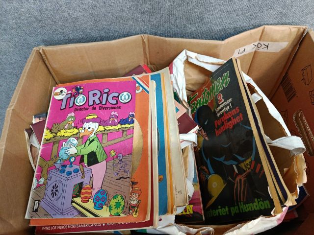 874347-5 Mixed comic books