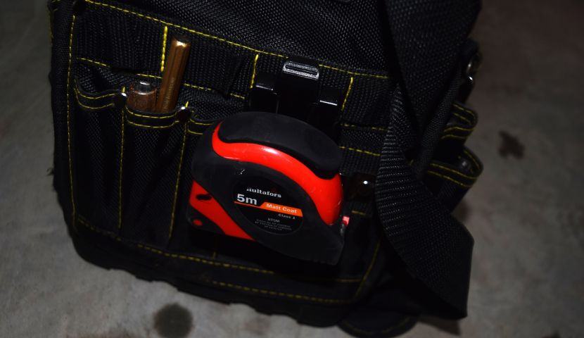 683437-4 Tool bag with spirit level, hammer, crowbar, axe etc.