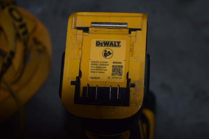 683440-6 Dewalt jigsaw, Tool box, batteries 3 pcs + miscellaneous