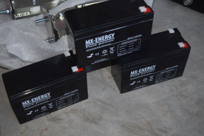 683440-9 Dewalt jigsaw, Tool box, batteries 3 pcs + miscellaneous