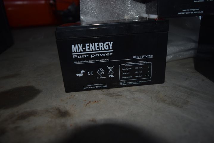 683440-10 Dewalt jigsaw, Tool box, batteries 3 pcs + miscellaneous