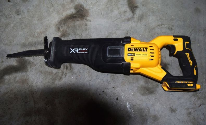 683442-2 Devalt Tiger saw, screwdriver and hammer drill