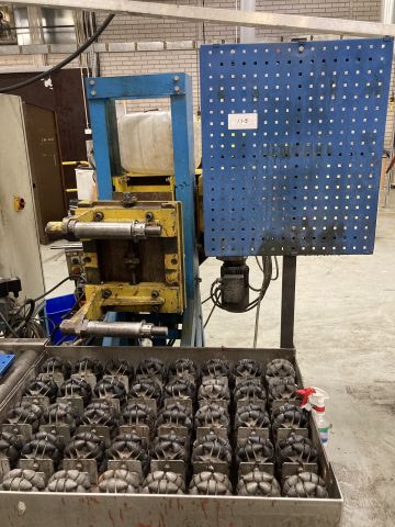 878049-3 Kääntökone ja koeponnistusyksikkö