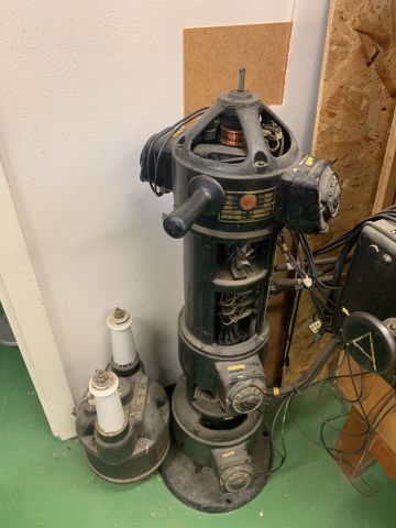 876440-4 Older test bench for electronic equipment