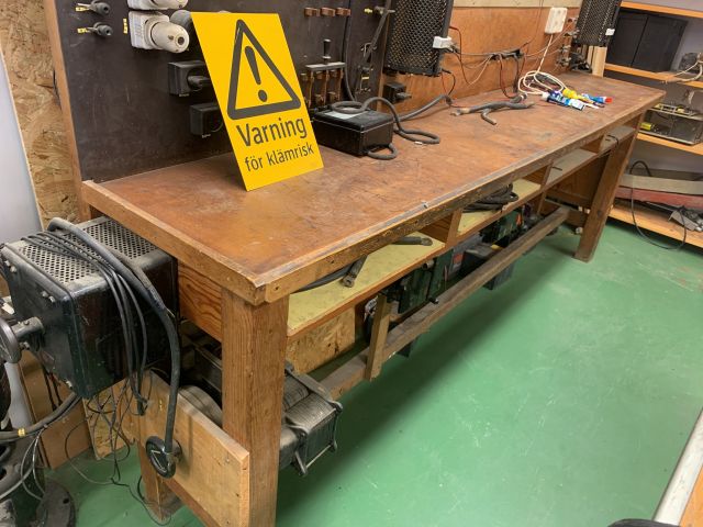 876440-5 Older test bench for electronic equipment