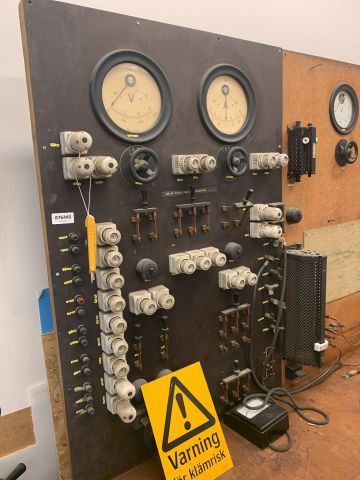 876440-6 Older test bench for electronic equipment