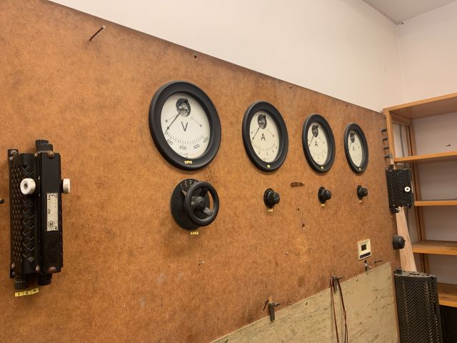 876440-9 Older test bench for electronic equipment