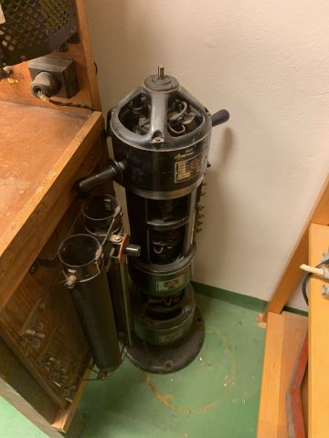 876440-10 Older test bench for electronic equipment