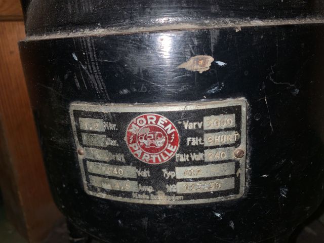 876440-14 Older test bench for electronic equipment