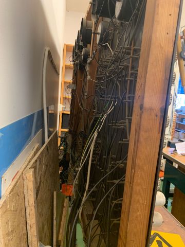 876440-21 Older test bench for electronic equipment