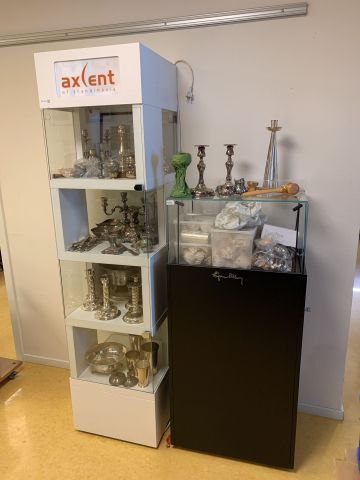 879568-2 Exponeringsskåp butiksinredning Axent