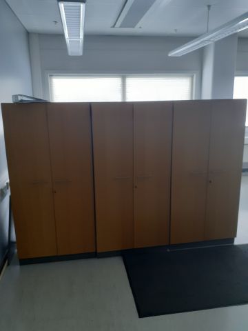 878069-7 Erä toimistohuonekaluja