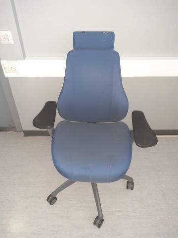 878069-8 Erä toimistohuonekaluja