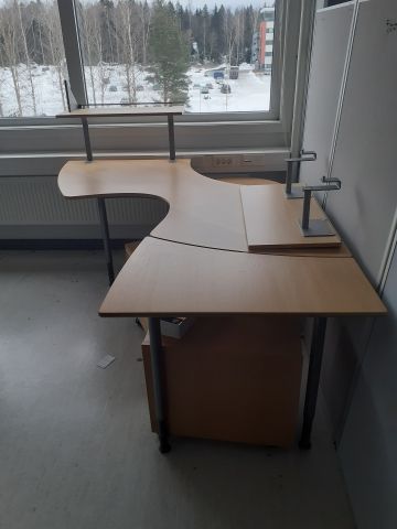 878069-10 Erä toimistohuonekaluja