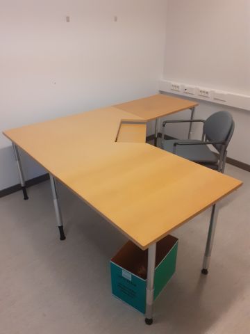 878069-11 Erä toimistohuonekaluja