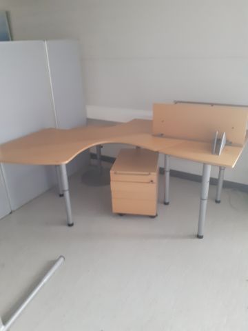 878069-15 Erä toimistohuonekaluja