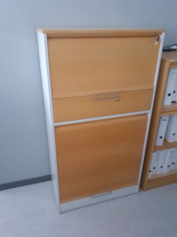 878069-17 Erä toimistohuonekaluja