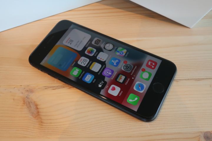 878419-3 Mobile Phone - Apple iPhone 7, 32GB