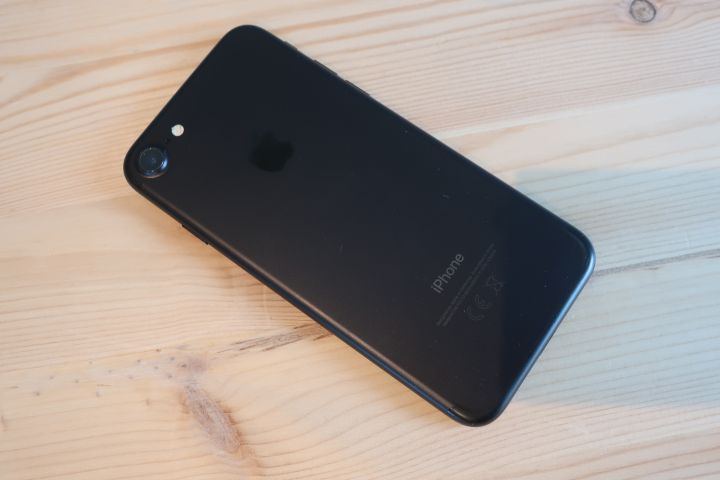 878419-11 Mobile Phone - Apple iPhone 7, 32GB
