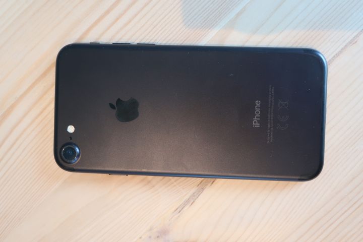 878419-12 Mobile Phone - Apple iPhone 7, 32GB