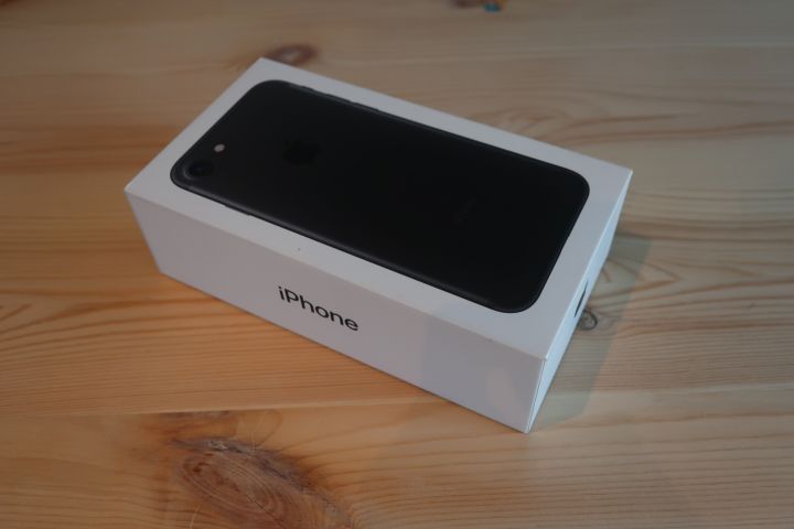 878419-13 Mobile Phone - Apple iPhone 7, 32GB