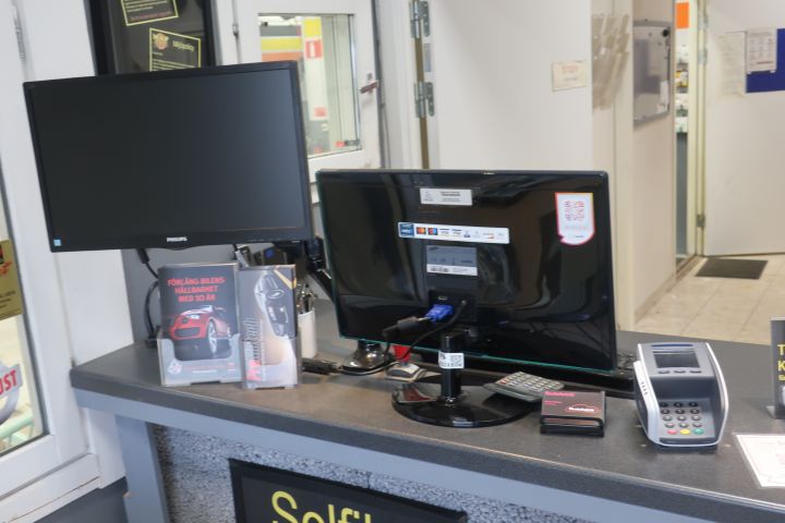 795024-2 Cash register computer with screens, card reader and receipt printer