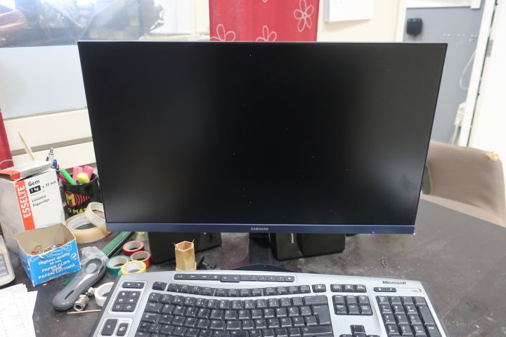 795024-11 Cash register computer with screens, card reader and receipt printer