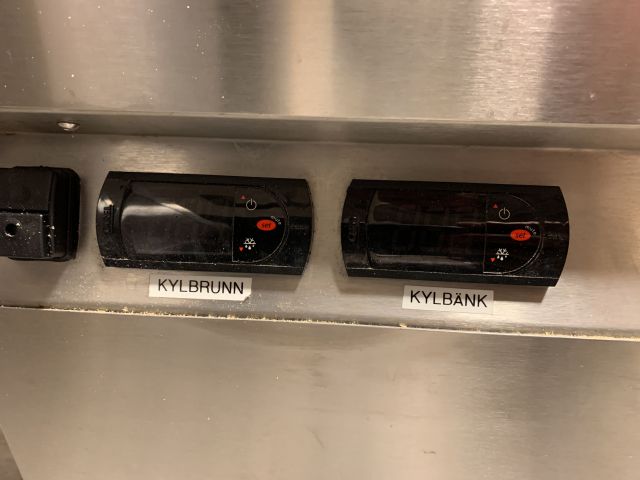 809486-5 Cooling bench with four drawers and cooling well Haglund