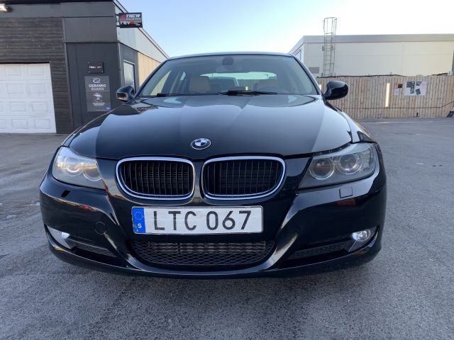 866657-3 BMW 320D - 2011