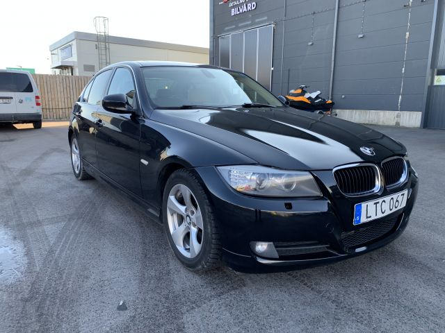 866657-2 BMW 320D - 2011