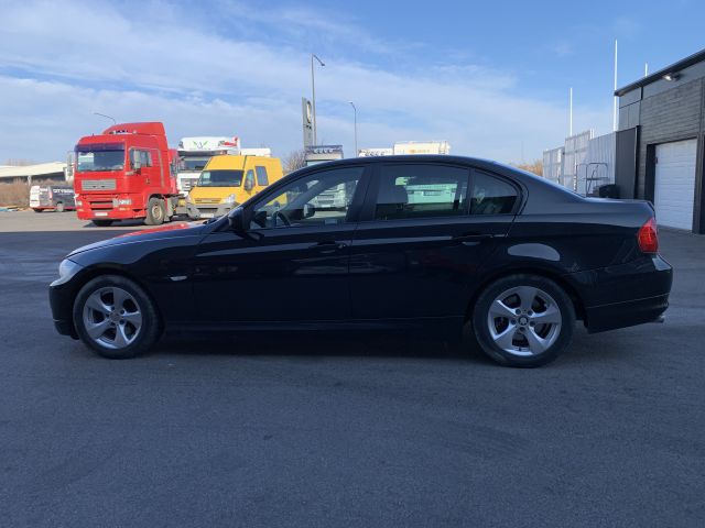 866657-4 BMW 320D - 2011