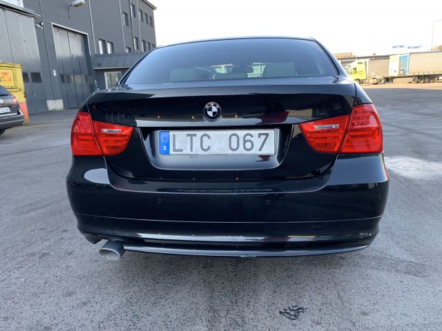 866657-6 BMW 320D - 2011