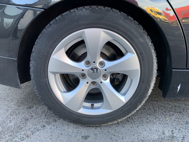 866657-17 BMW 320D - 2011