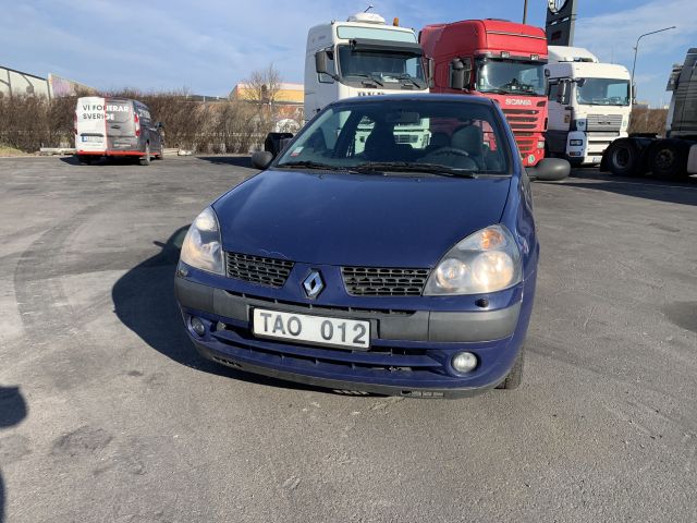 866659-2 Renault Clio - 2001