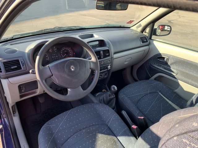 866659-7 Renault Clio - 2001