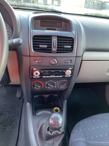 866659-10 Renault Clio - 2001