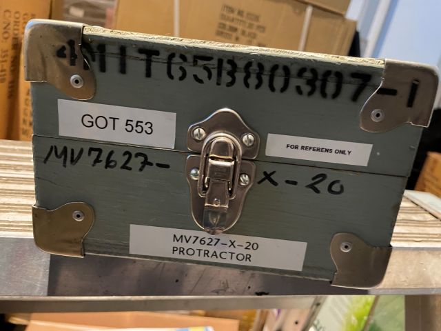 872784-3 Protractor assembly control column