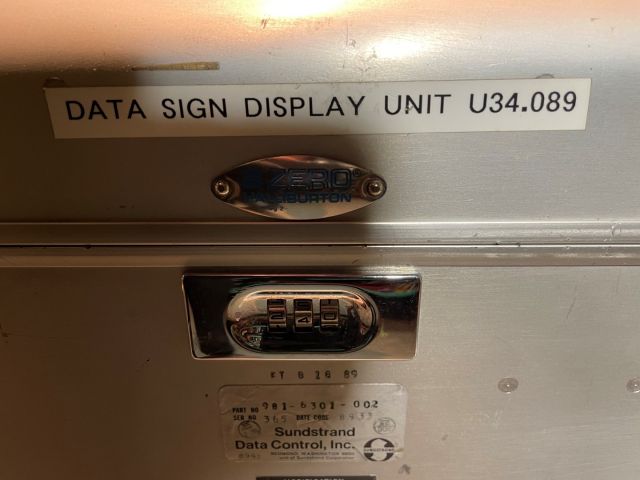 872802-3 Data signal display unit