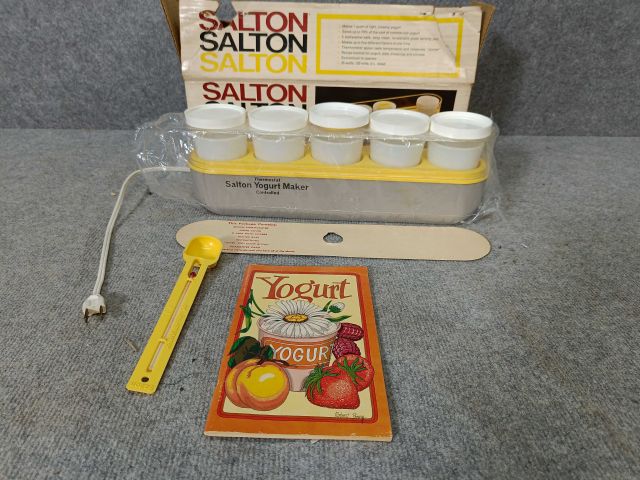 874453-2 Vintage Yogurt Maker