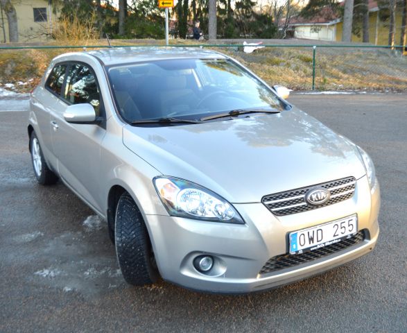 879256-3 KIA Ceed 1.6 CRDI Sport ed - 2009