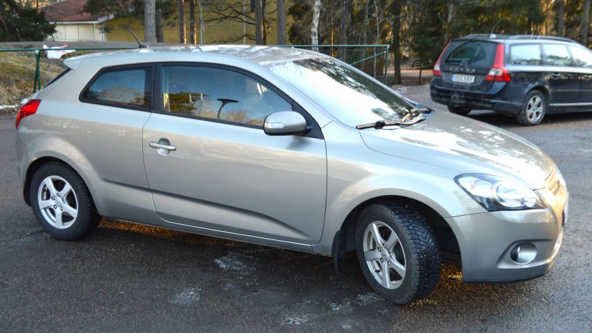 879256-4 KIA Ceed 1.6 CRDI Sport ed - 2009