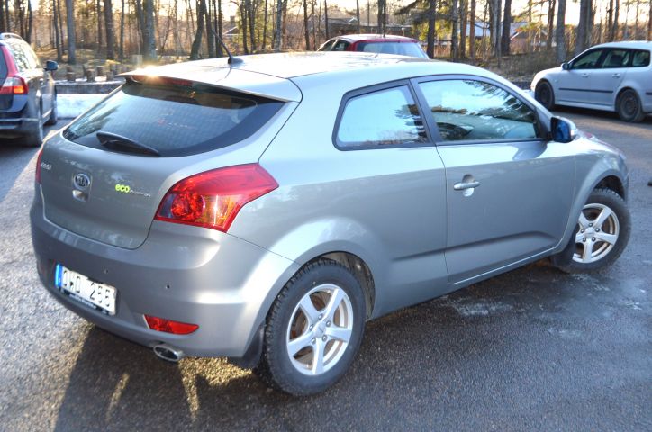 879256-7 KIA Ceed 1.6 CRDI Sport ed - 2009