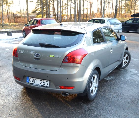 879256-8 KIA Ceed 1.6 CRDI Sport ed - 2009