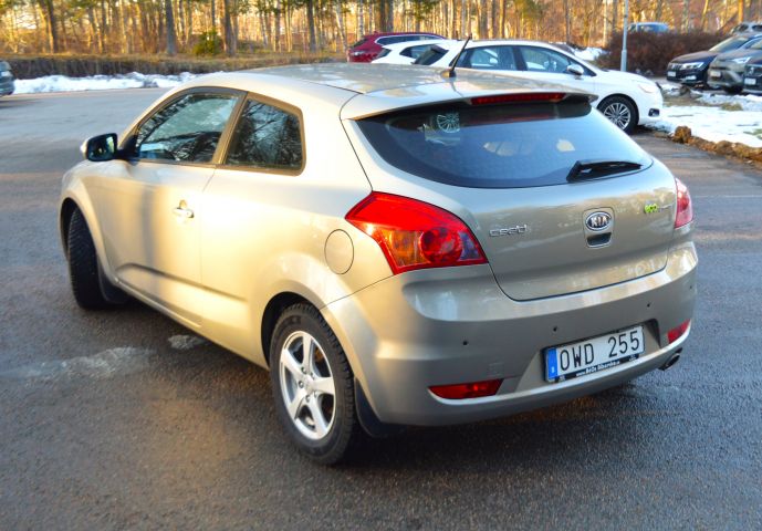 879256-10 KIA Ceed 1.6 CRDI Sport ed - 2009